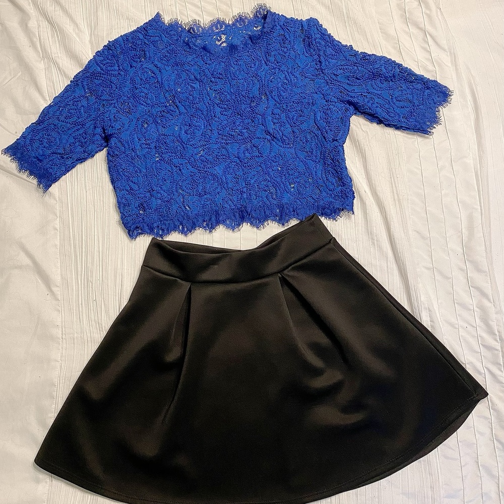 Blue lace embroidered crop top